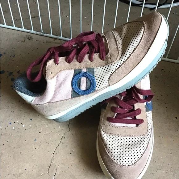 ARO Sneakers